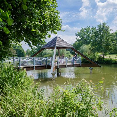 
                                Pyramide auf dem Kurparkteich, Bild: Bender Fotografie
                            